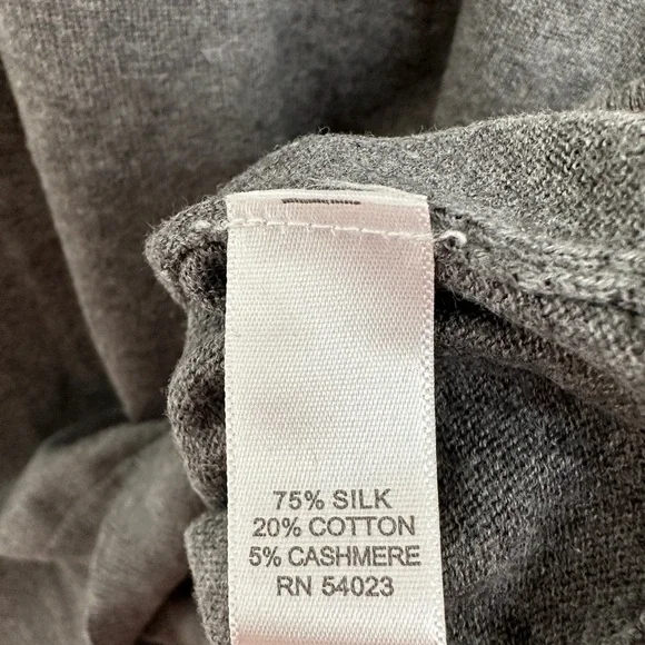 Banana Republic grey v-neck size large. - Picture 2 of 3